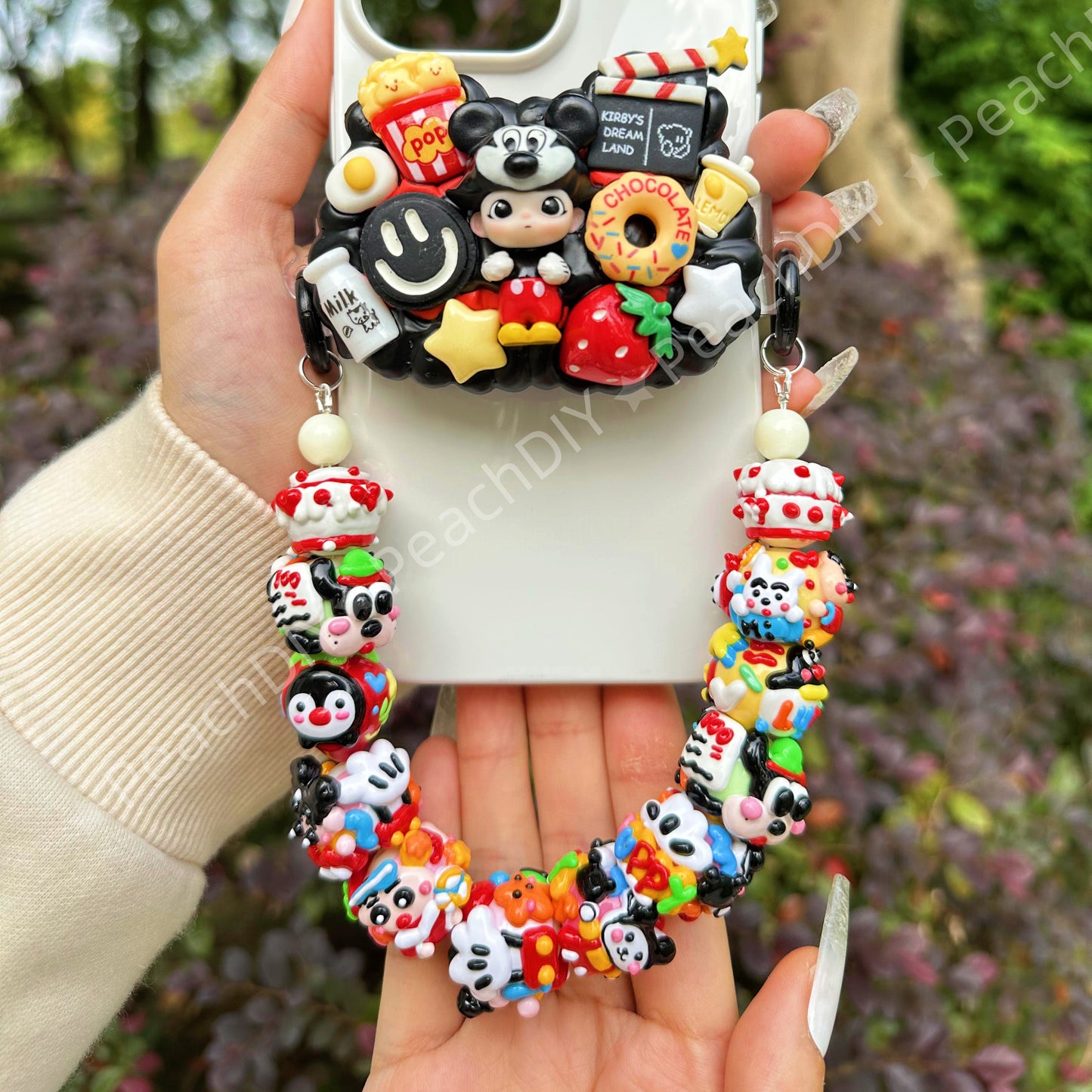 Cadena para teléfono con dibujos animados y cuentas pintadas a mano